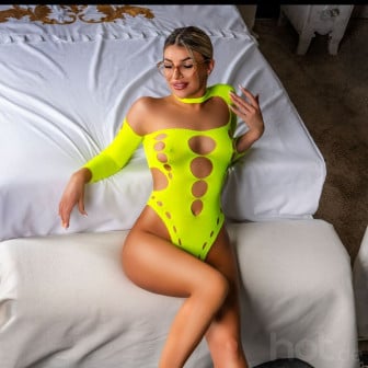 Gehorsame Begleiterin im privaten Zimmer 🔥