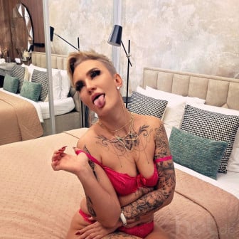 T&auml;towierte Model-Lady mit BDSM & Fetisch in Zetel 🔥