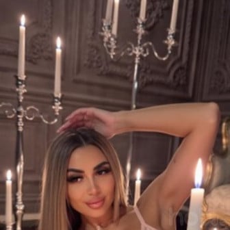Blonde Osteurop&auml;erin bietet hei&szlig;en Sex und Massagen