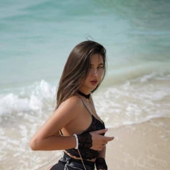 Ich bin Elina aus Frankreich 😏 deine GFE in Hamburg mit nat&uuml;rlichen D-Kurven