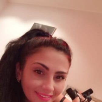 100% echte Bilder, 25 Jahre, 1,68m, normale Figur, rasiert, GV, Franz&ouml;sisch, Massagen