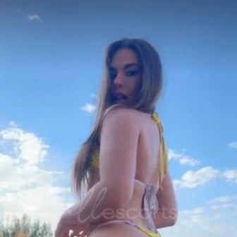 Ich bin Lucia, 24, mit langen schwarzen Haaren und C-Cup, und in Istanbul verw&ouml;hne ich dich nach deinen W&uuml;nschen