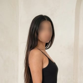 Ich bin 28, 80C, 155 cm, zierlich und glatt rasiert