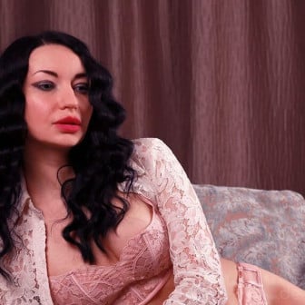30-J&auml;hrige, 165cm, schlank, schwarze Haare, B2B, Nuru, Prostatamassage, Fu&szlig;fetisch