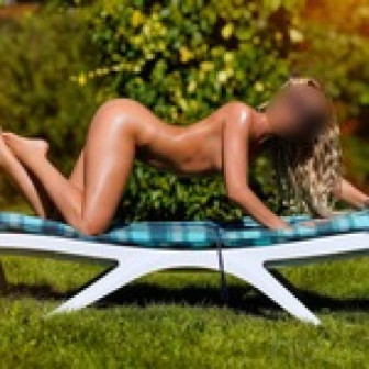 Geile Frau bietet harten Sex