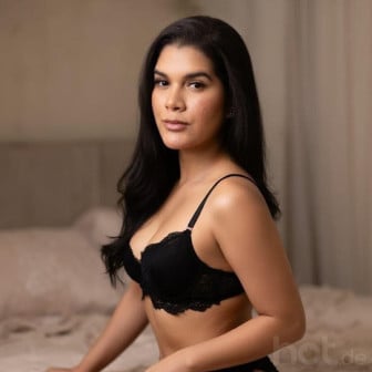 24-J&auml;hrige Latina, 170 cm, K&ouml;rbchen B &ndash; ich wei&szlig;, was Du suchst