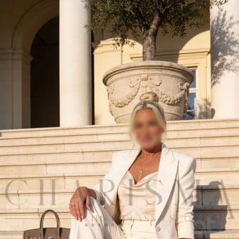 Premium-Begleitung f&uuml;r Dinner und Reisen - Ende 30, 164 cm, Gr&ouml;&szlig;e 36, blond, 75C