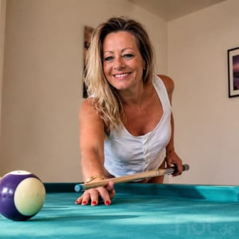 Masseurin, 36J, 165cm, europ&auml;isch &ndash; vielseitiger Massageservice mit Handentspannung